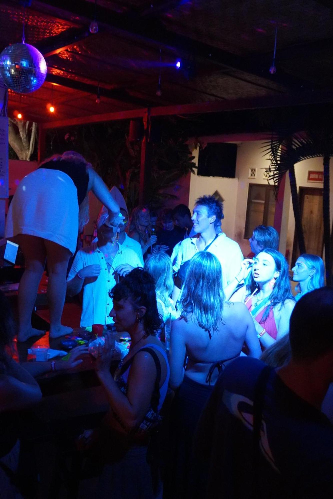 Indonesia Backpacker Hostels Kuta  Extérieur photo